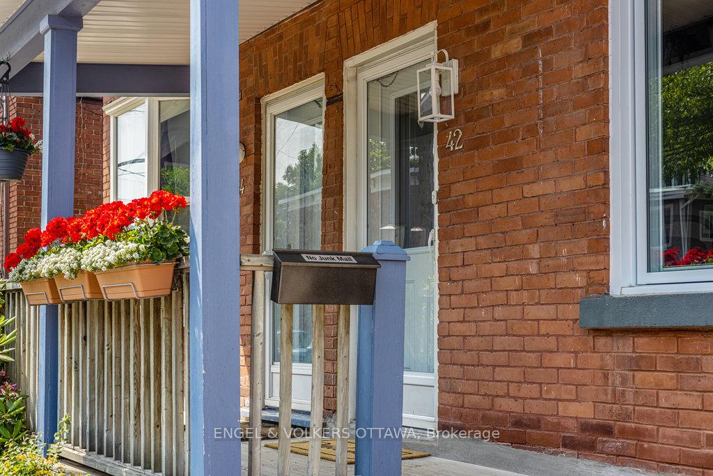 Photo 2 of 42 Carlyle Avenue, Ottawa, Old Ottawa South — HOMEH