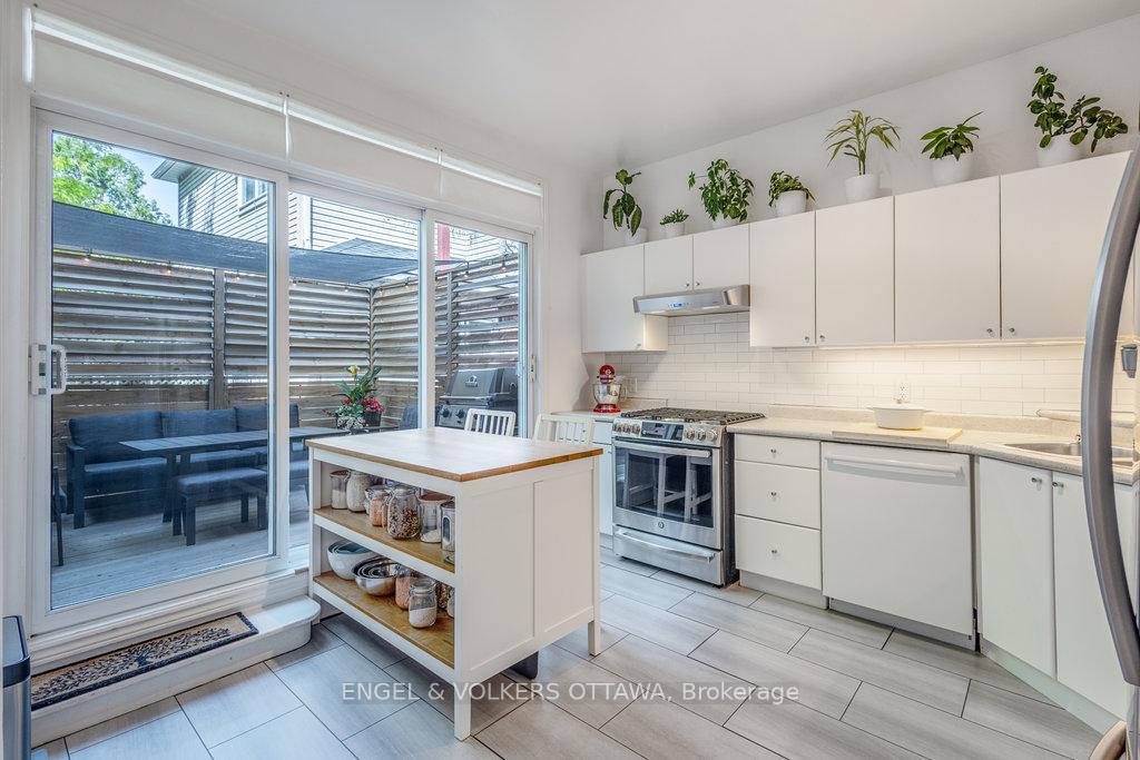Photo 5 of 42 Carlyle Avenue, Ottawa, Old Ottawa South — HOMEH