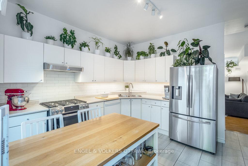 Photo 6 of 42 Carlyle Avenue, Ottawa, Old Ottawa South — HOMEH