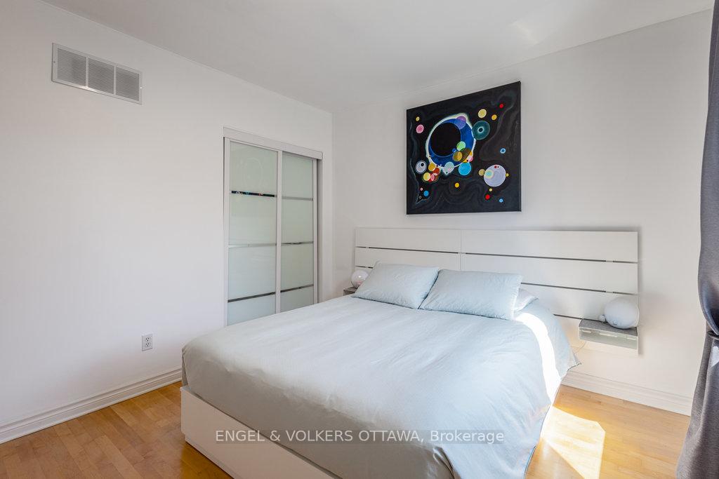 Photo 17 of 42 Carlyle Avenue, Ottawa, Old Ottawa South — HOMEH