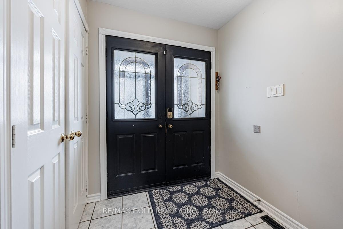 Photo 4 of 151 Richwood Crescent, Brampton, Brampton West — HOMEH