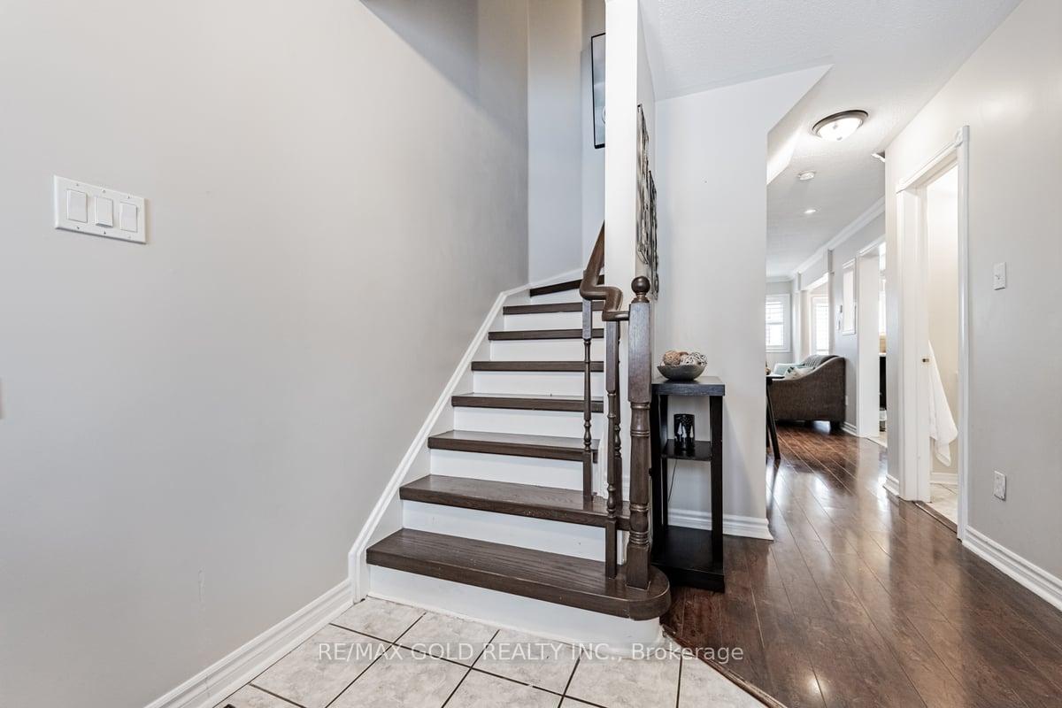 Photo 5 of 151 Richwood Crescent, Brampton, Brampton West — HOMEH