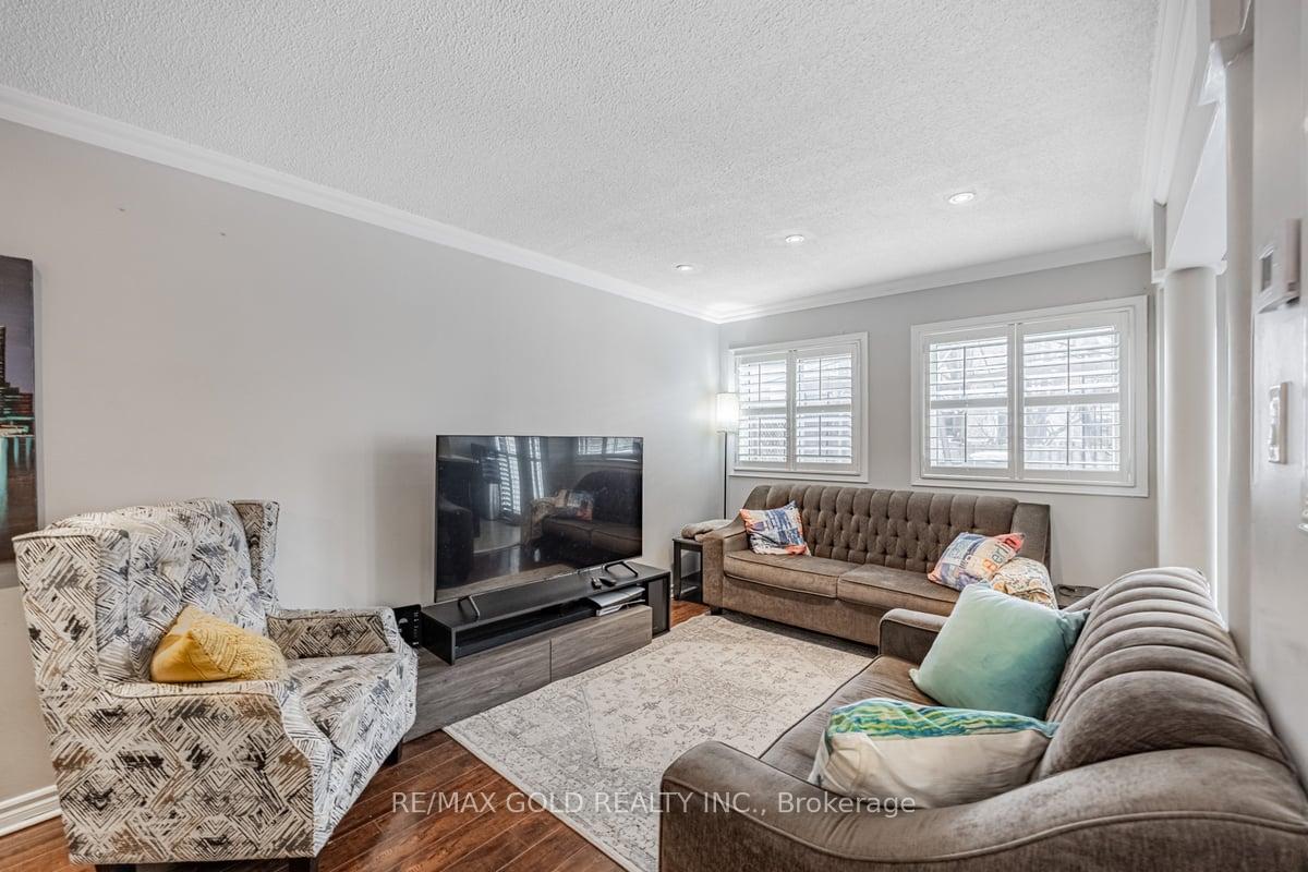 Photo 9 of 151 Richwood Crescent, Brampton, Brampton West — HOMEH