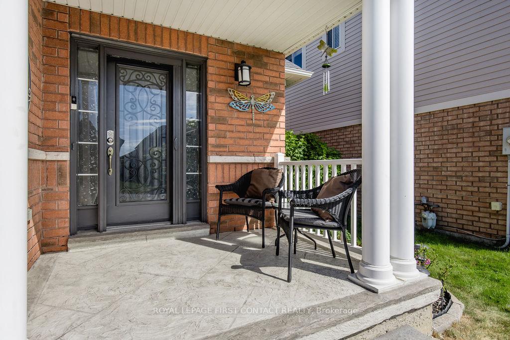 Photo 2 of 60 Westminster Circle, Barrie, Innis-Shore — HOMEH