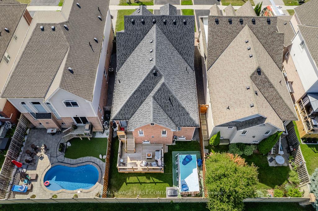 Photo 3 of 60 Westminster Circle, Barrie, Innis-Shore — HOMEH