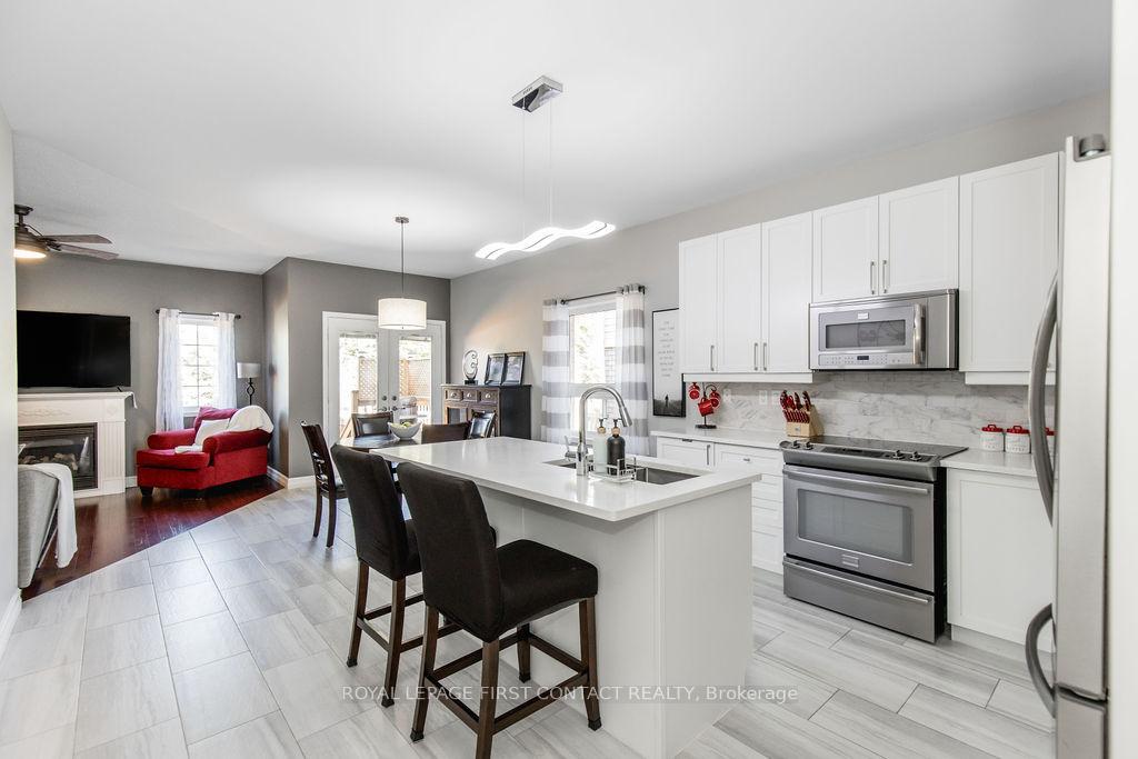 Photo 6 of 60 Westminster Circle, Barrie, Innis-Shore — HOMEH