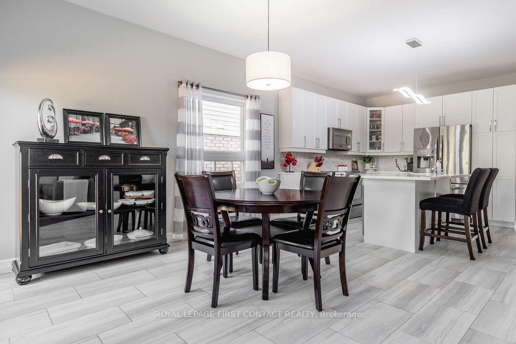 Photo 8 of 60 Westminster Circle, Barrie, Innis-Shore — HOMEH