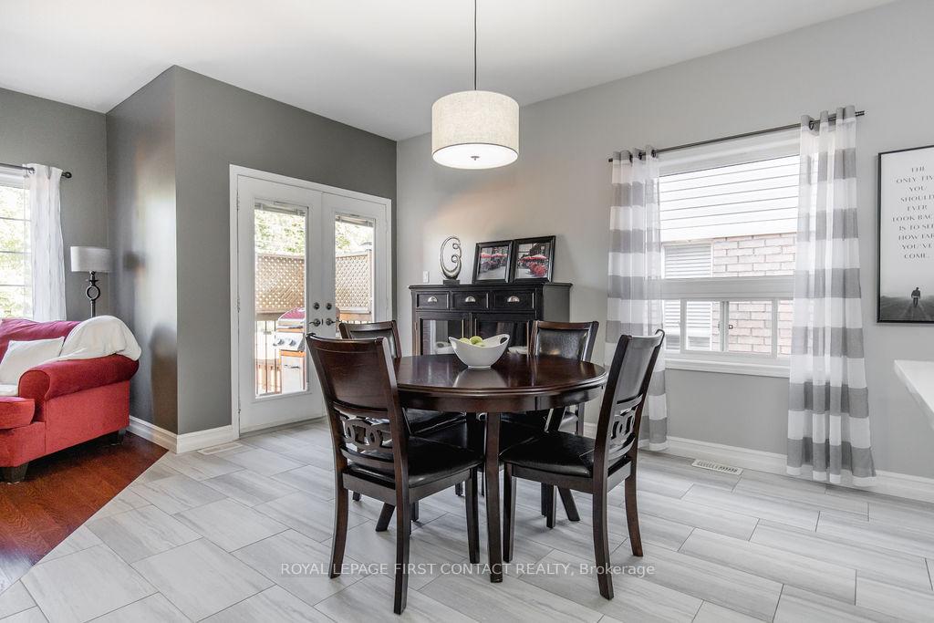 Photo 11 of 60 Westminster Circle, Barrie, Innis-Shore — HOMEH