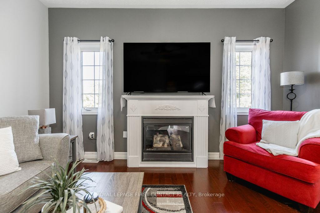 Photo 10 of 60 Westminster Circle, Barrie, Innis-Shore — HOMEH