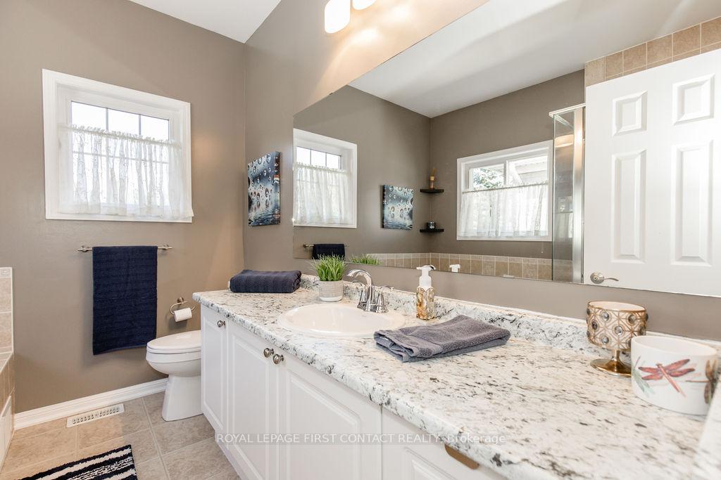 Photo 29 of 60 Westminster Circle, Barrie, Innis-Shore — HOMEH