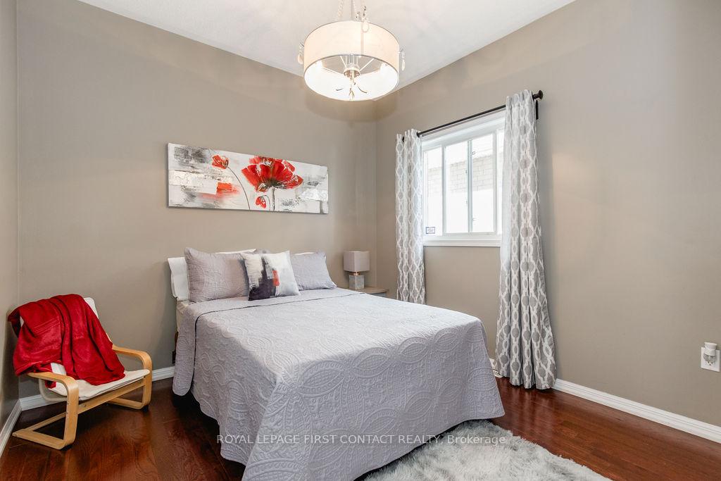 Photo 31 of 60 Westminster Circle, Barrie, Innis-Shore — HOMEH