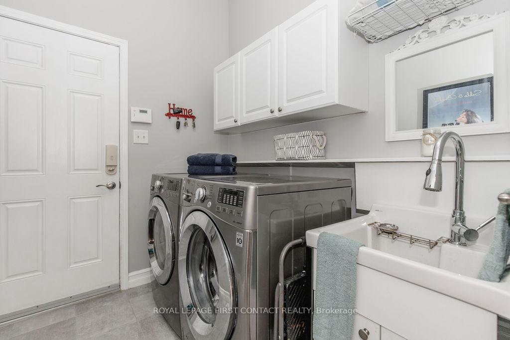 Photo 23 of 60 Westminster Circle, Barrie, Innis-Shore — HOMEH