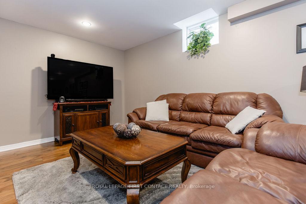 Photo 30 of 60 Westminster Circle, Barrie, Innis-Shore — HOMEH