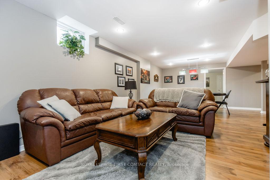 Photo 34 of 60 Westminster Circle, Barrie, Innis-Shore — HOMEH