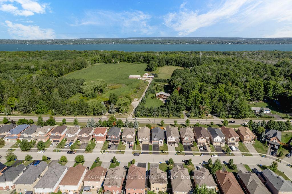Photo 48 of 60 Westminster Circle, Barrie, Innis-Shore — HOMEH