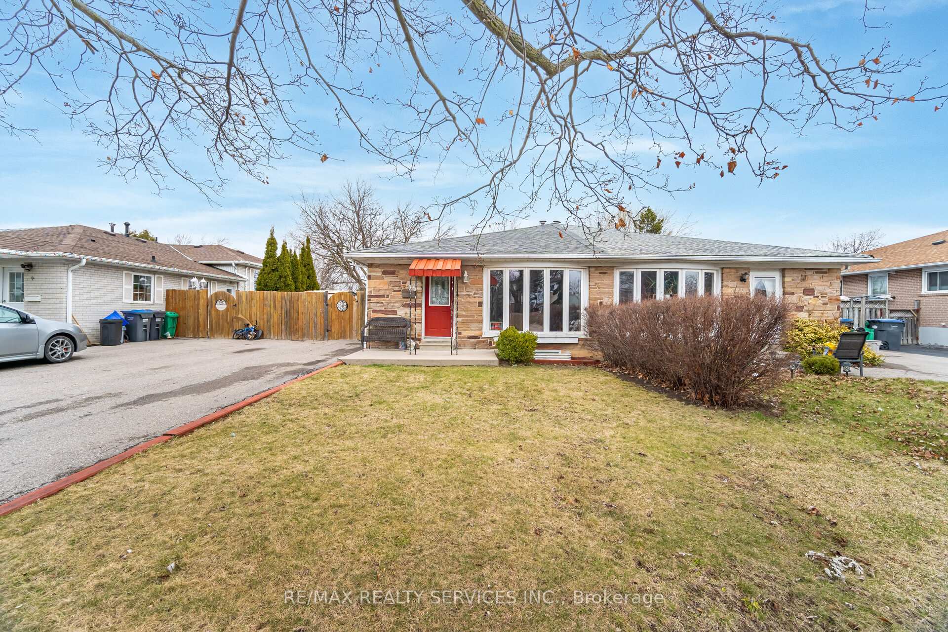 Front of 25 Edenridge Drive