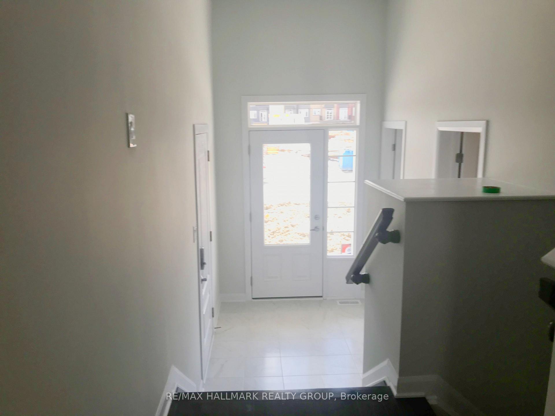 Photo 2 of 123 Paloma Circle, Ottawa, Barrhaven - Heritage Park — HOMEH