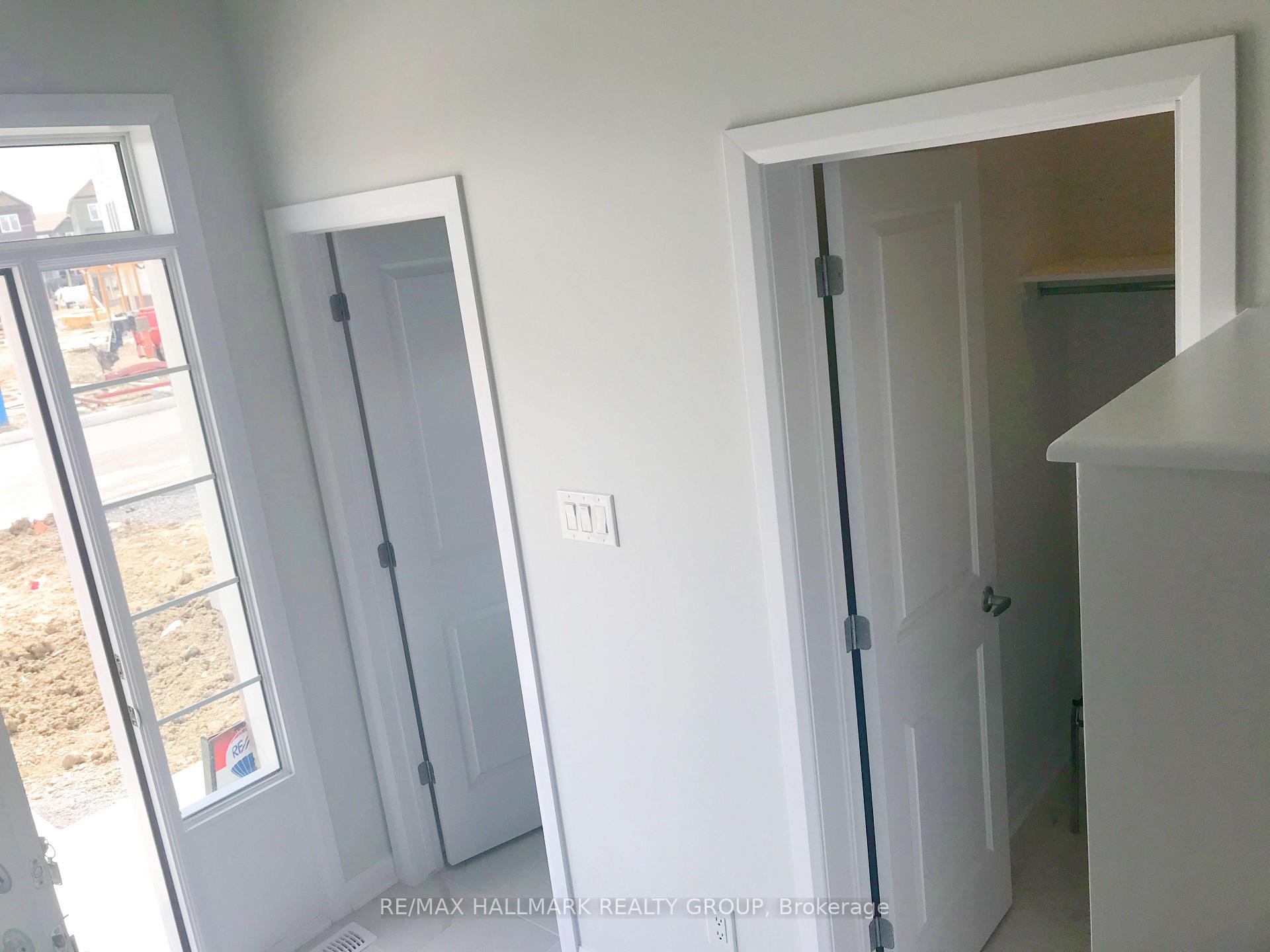 Photo 3 of 123 Paloma Circle, Ottawa, Barrhaven - Heritage Park — HOMEH