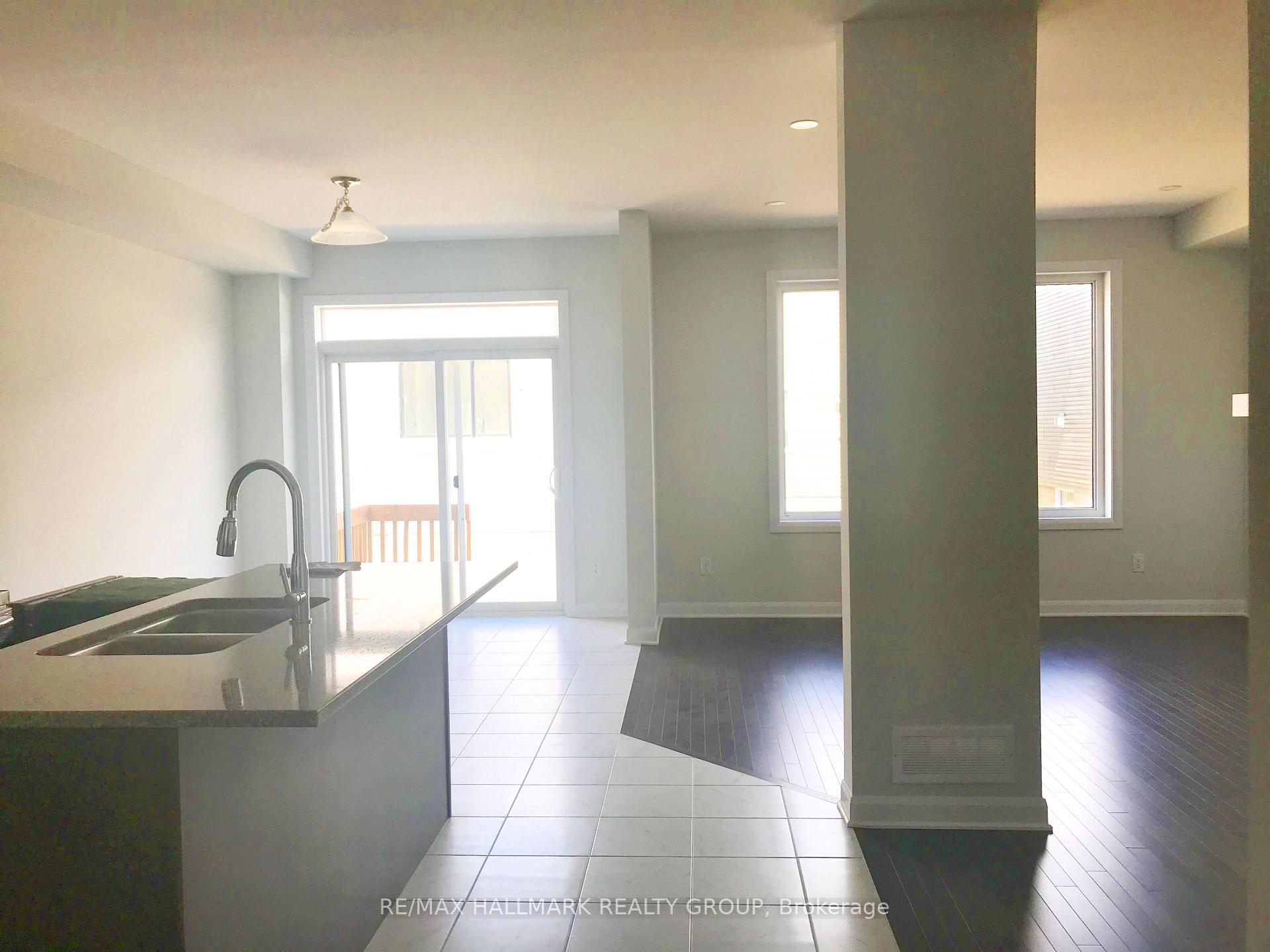 Photo 4 of 123 Paloma Circle, Ottawa, Barrhaven - Heritage Park — HOMEH