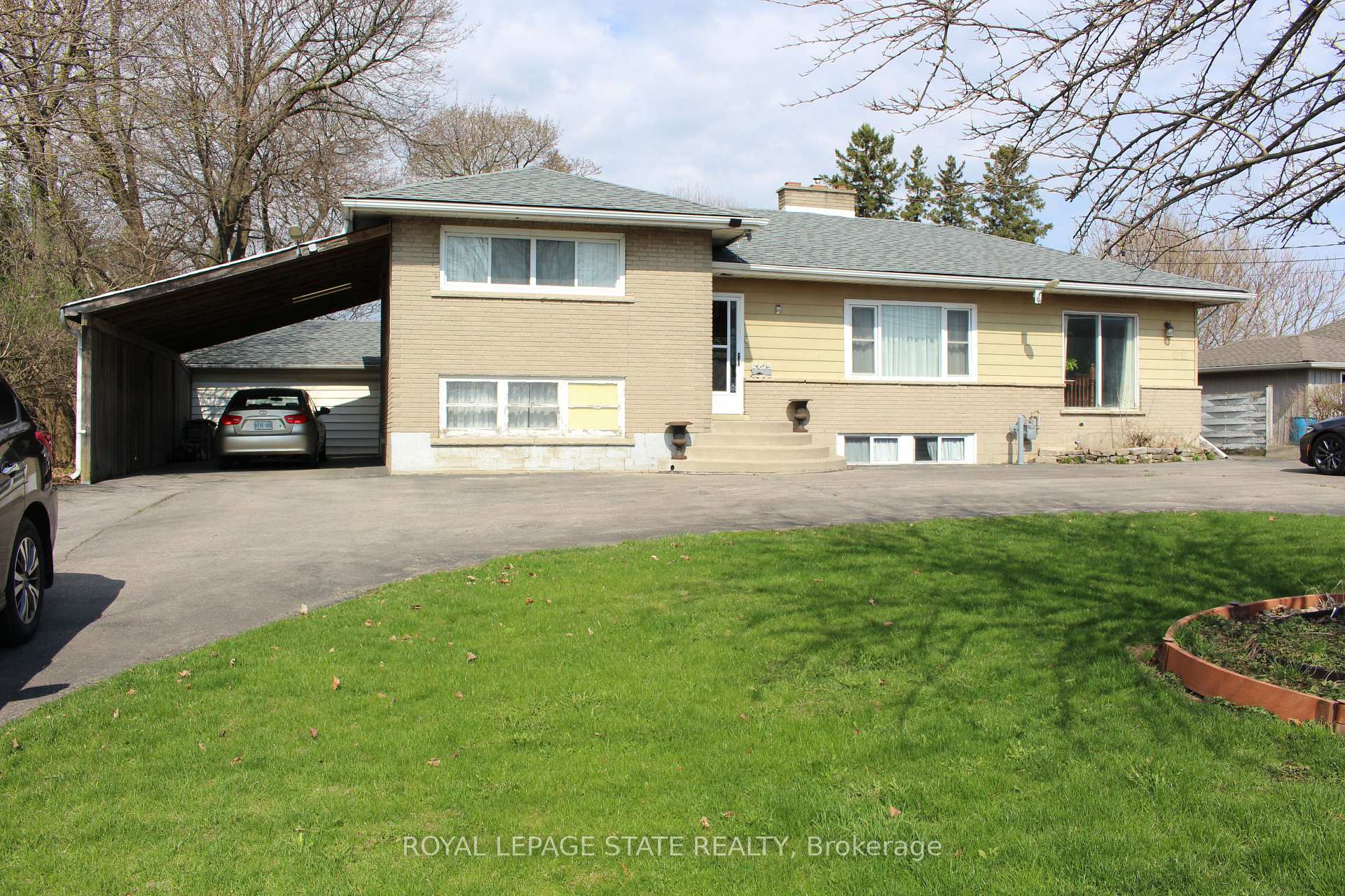 Front of 2112 Upper James Street