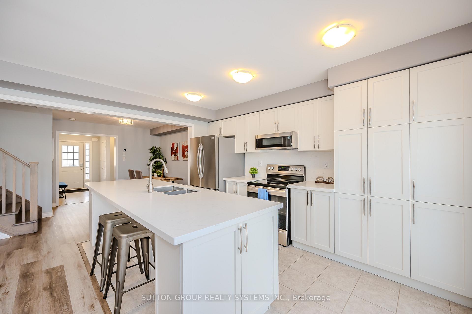 Front of Unit 37, 230 Avonsyde Boulevard E