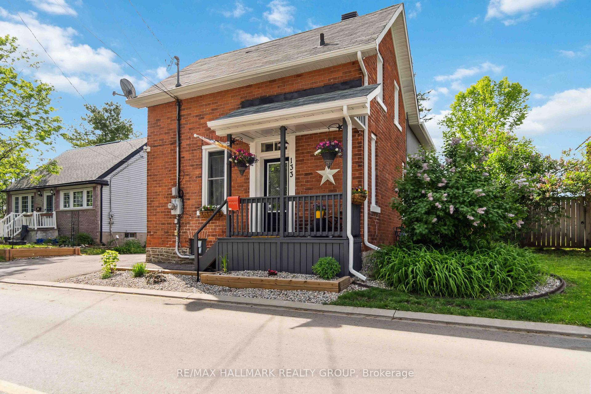 Front of 133 Nelson Street E