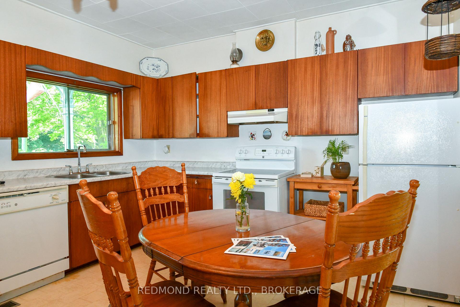 Photo 17 of 13 Windsor Drive E, Gananoque — HOMEH