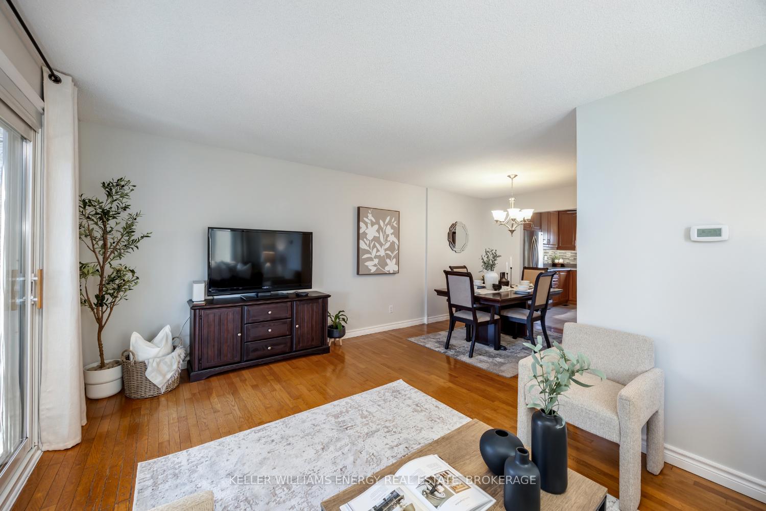 Photo 6 of 820 Finley Avenue, Ajax, South West — HOMEH