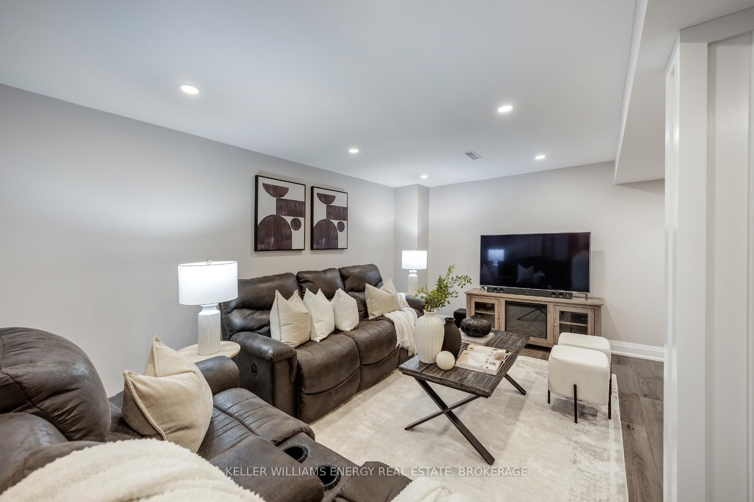 Photo 16 of 820 Finley Avenue, Ajax, South West — HOMEH