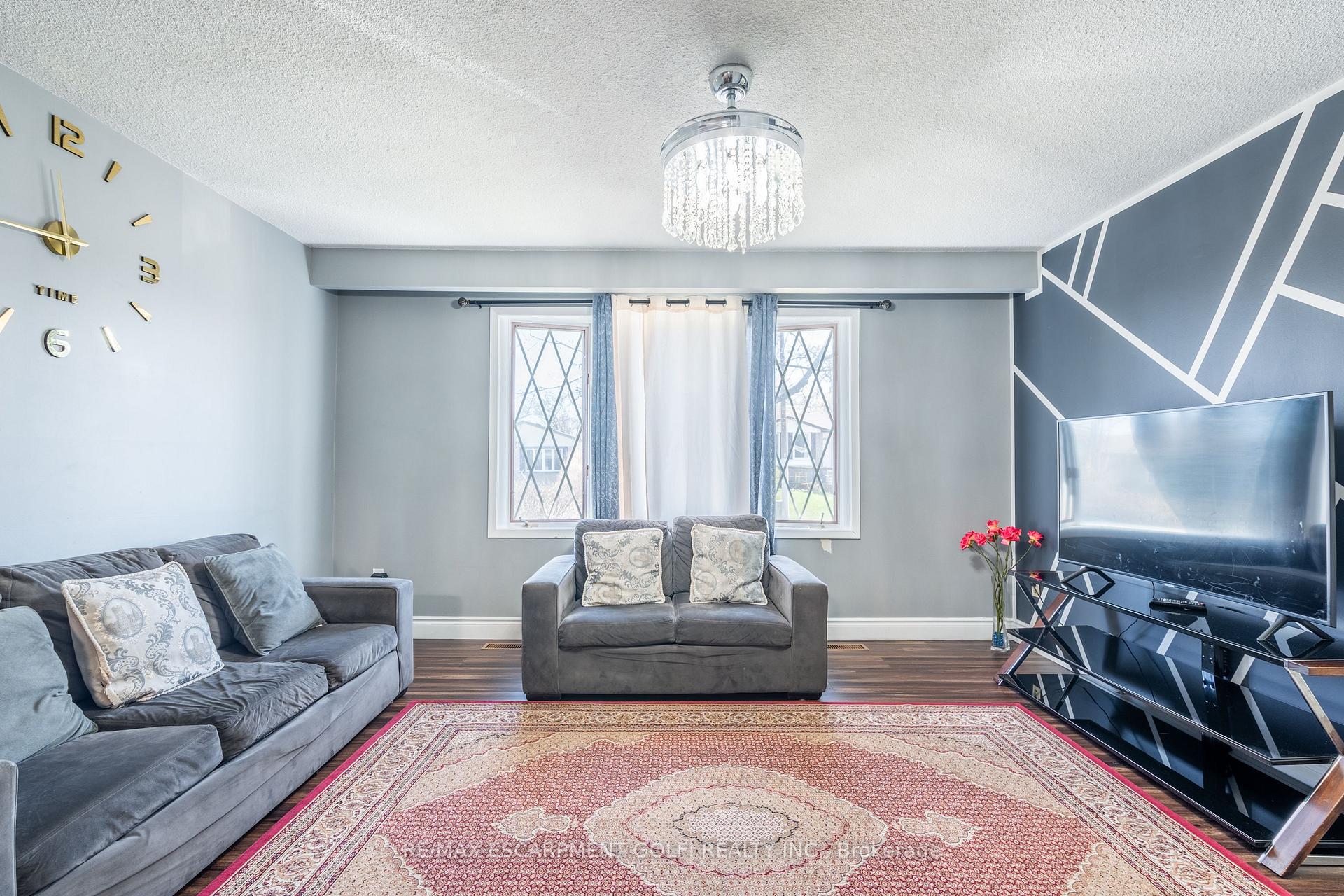 Photo 8 of 8 Canterbury Drive, St. Catharines, Oakdale — HOMEH