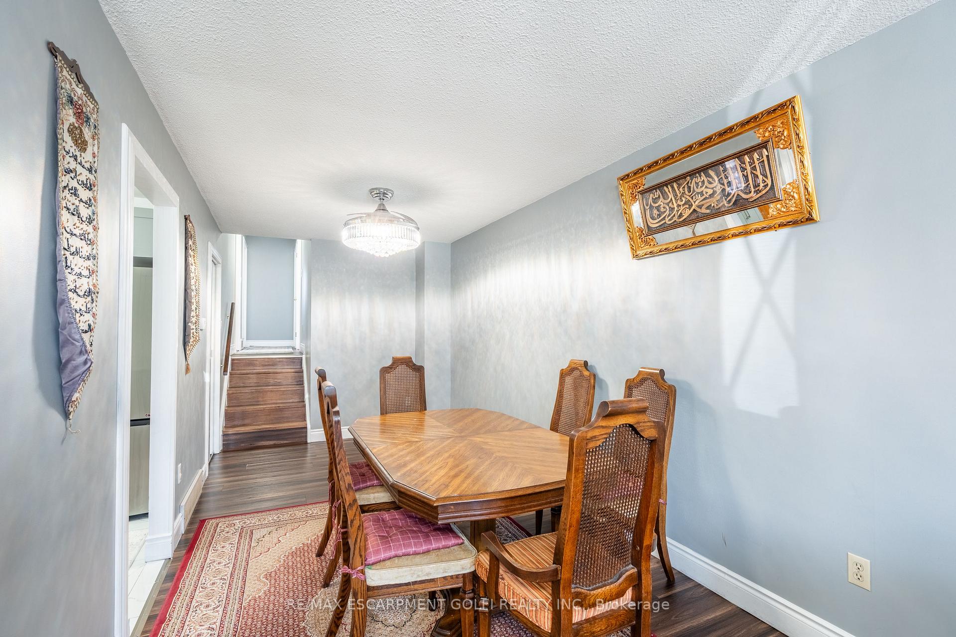 Photo 9 of 8 Canterbury Drive, St. Catharines, Oakdale — HOMEH