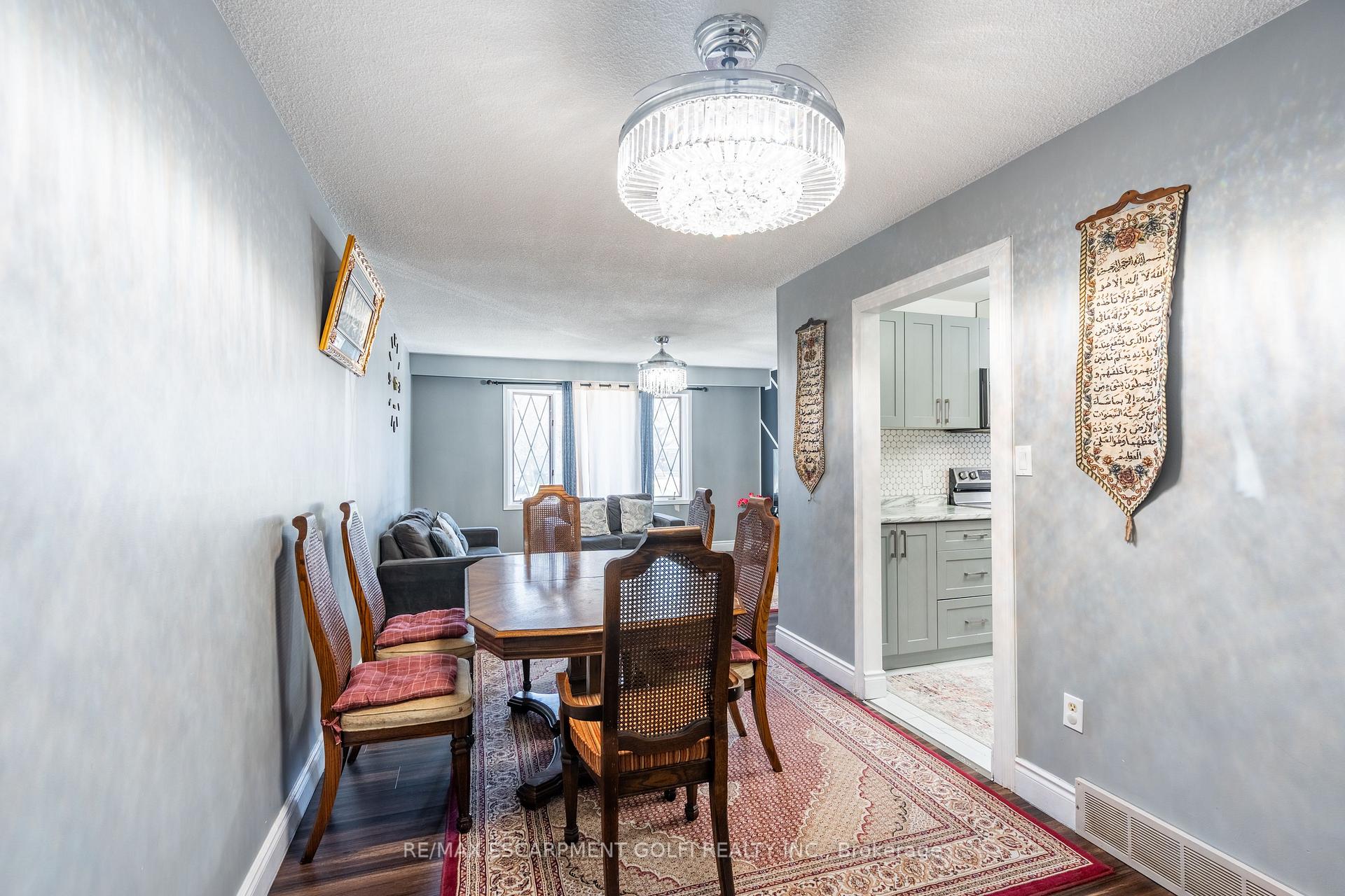 Photo 10 of 8 Canterbury Drive, St. Catharines, Oakdale — HOMEH