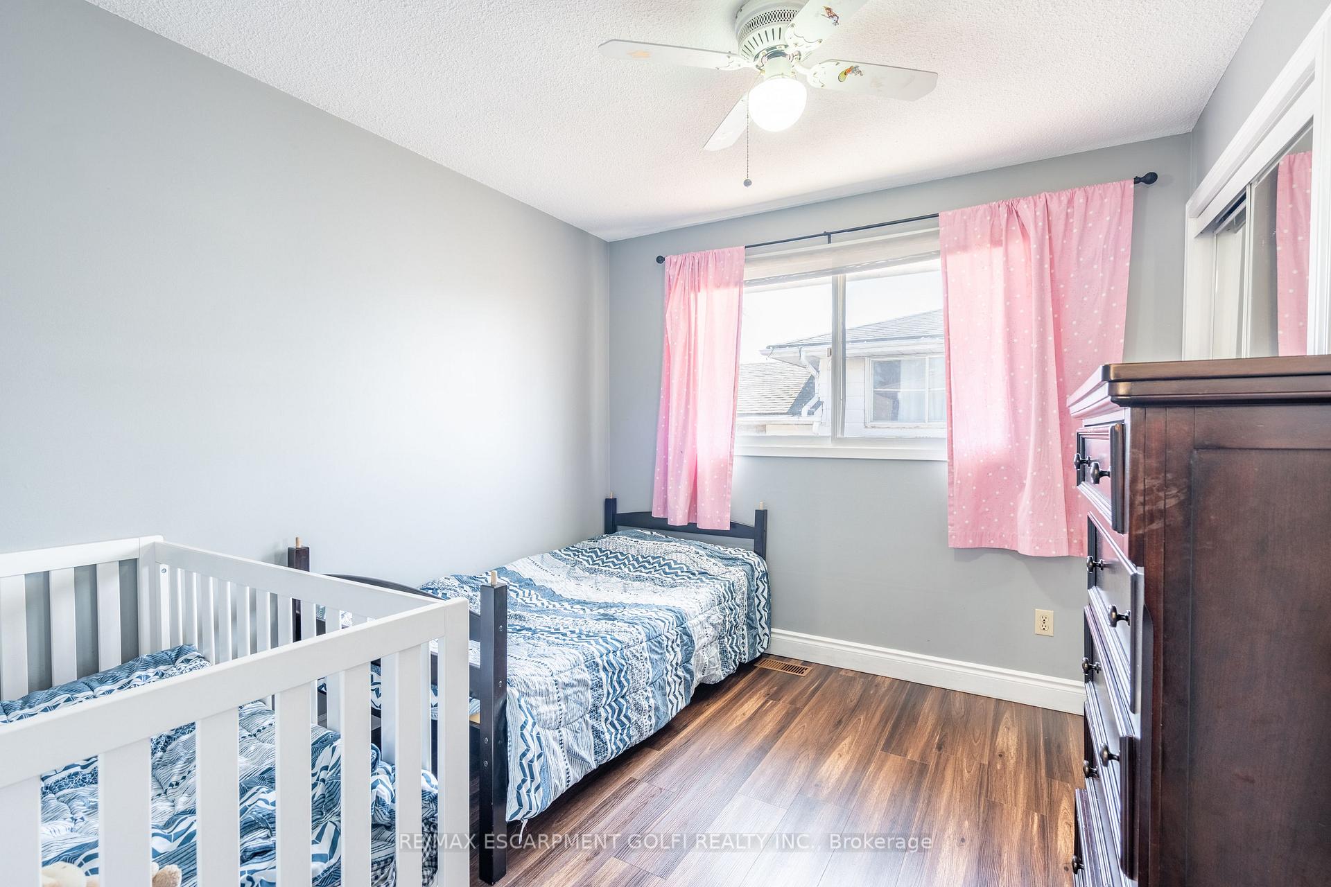 Photo 15 of 8 Canterbury Drive, St. Catharines, Oakdale — HOMEH