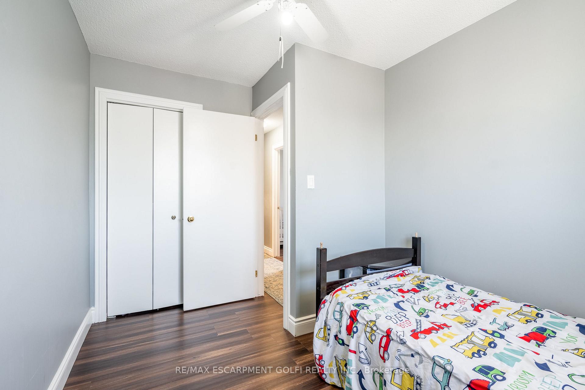 Photo 17 of 8 Canterbury Drive, St. Catharines, Oakdale — HOMEH