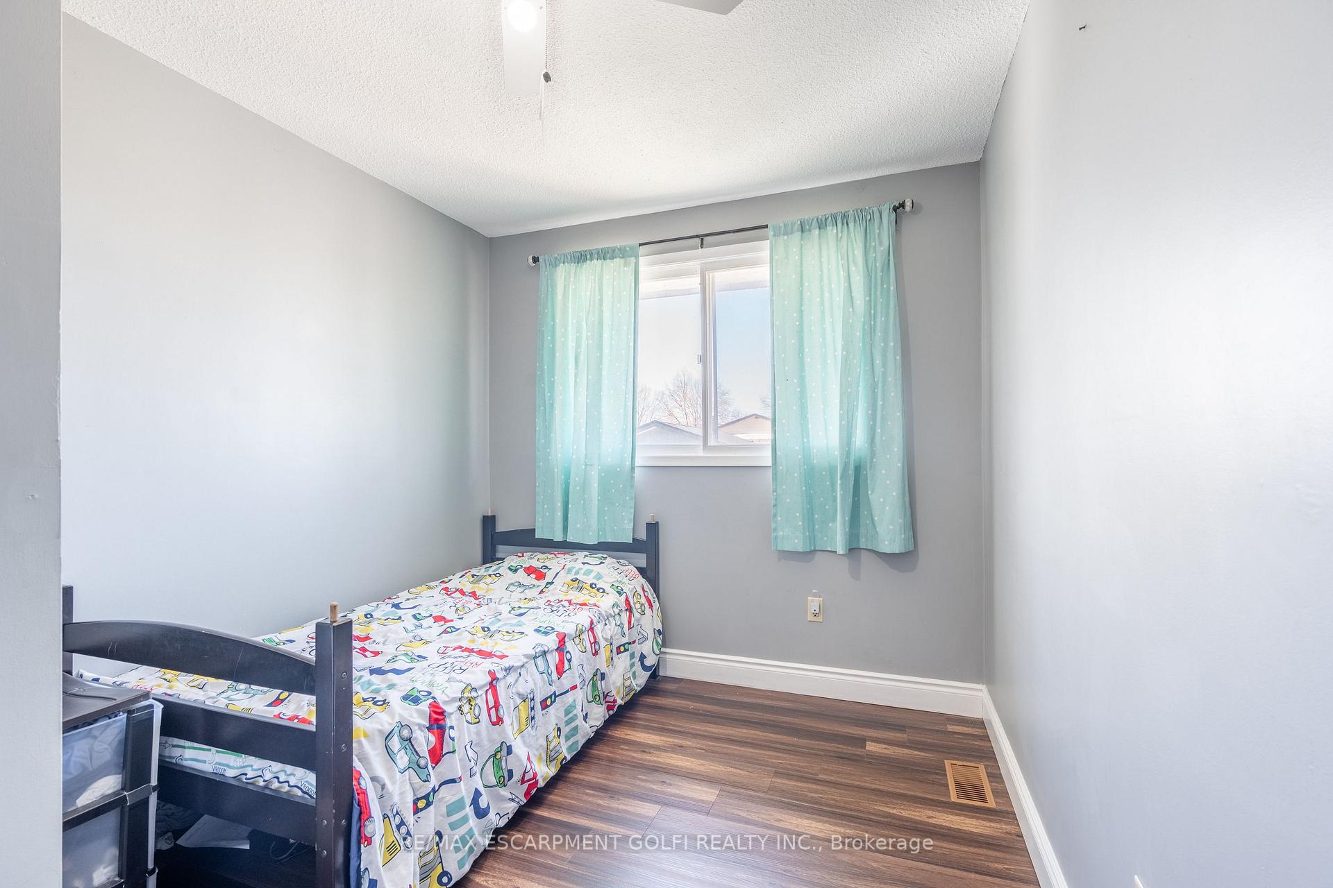 Photo 18 of 8 Canterbury Drive, St. Catharines, Oakdale — HOMEH