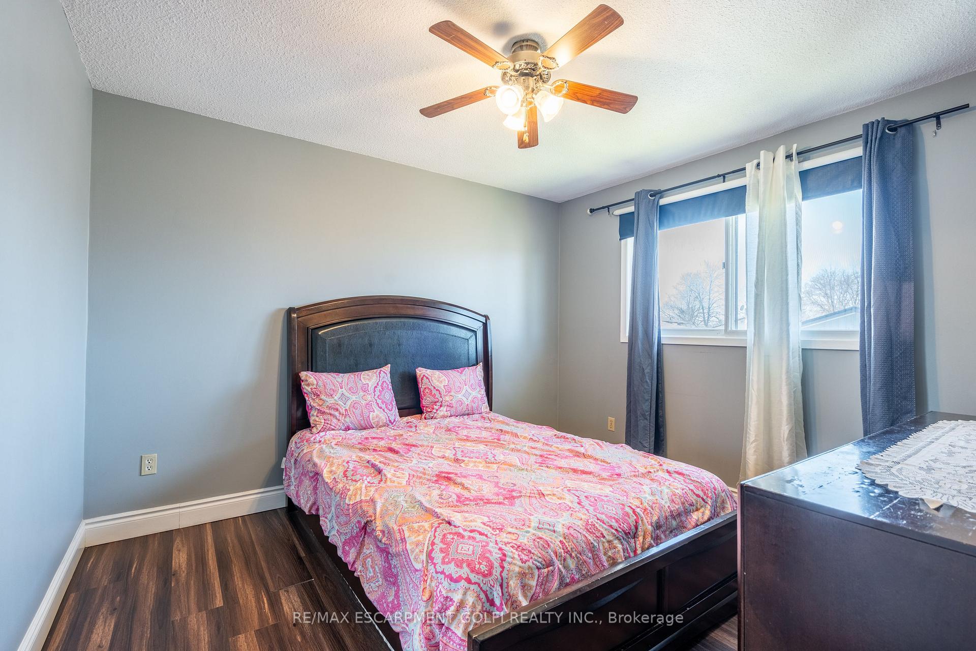 Photo 19 of 8 Canterbury Drive, St. Catharines, Oakdale — HOMEH