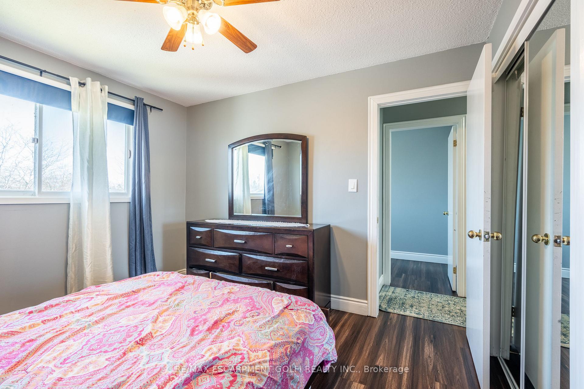 Photo 21 of 8 Canterbury Drive, St. Catharines, Oakdale — HOMEH