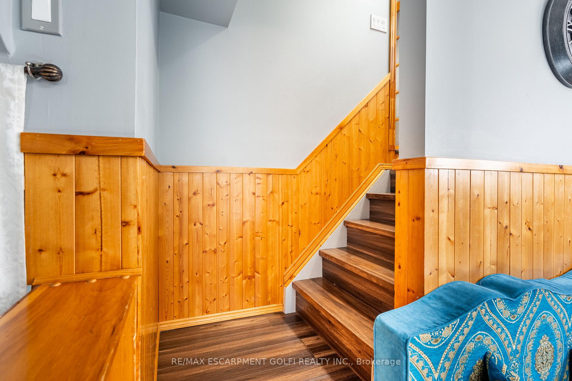 Photo 23 of 8 Canterbury Drive, St. Catharines, Oakdale — HOMEH