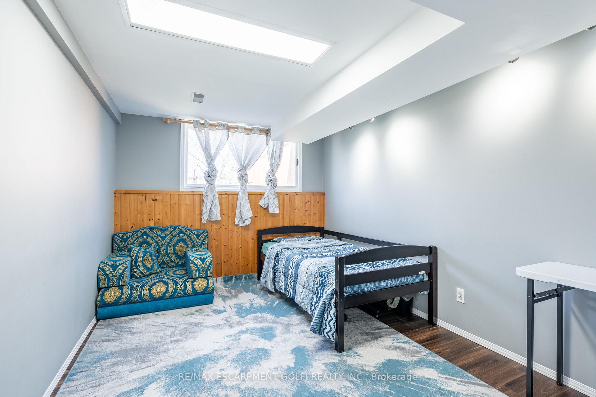 Photo 27 of 8 Canterbury Drive, St. Catharines, Oakdale — HOMEH
