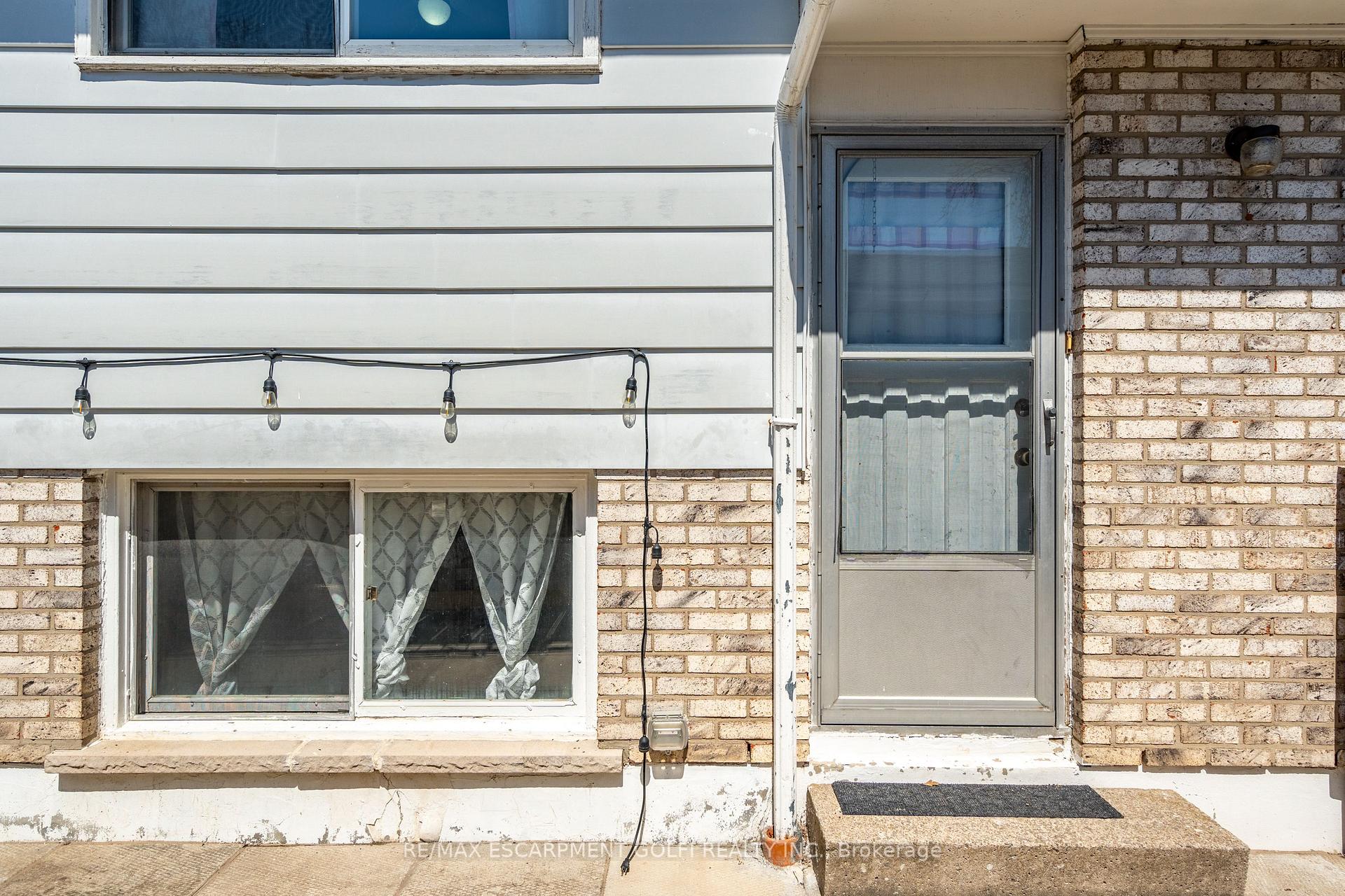Photo 32 of 8 Canterbury Drive, St. Catharines, Oakdale — HOMEH