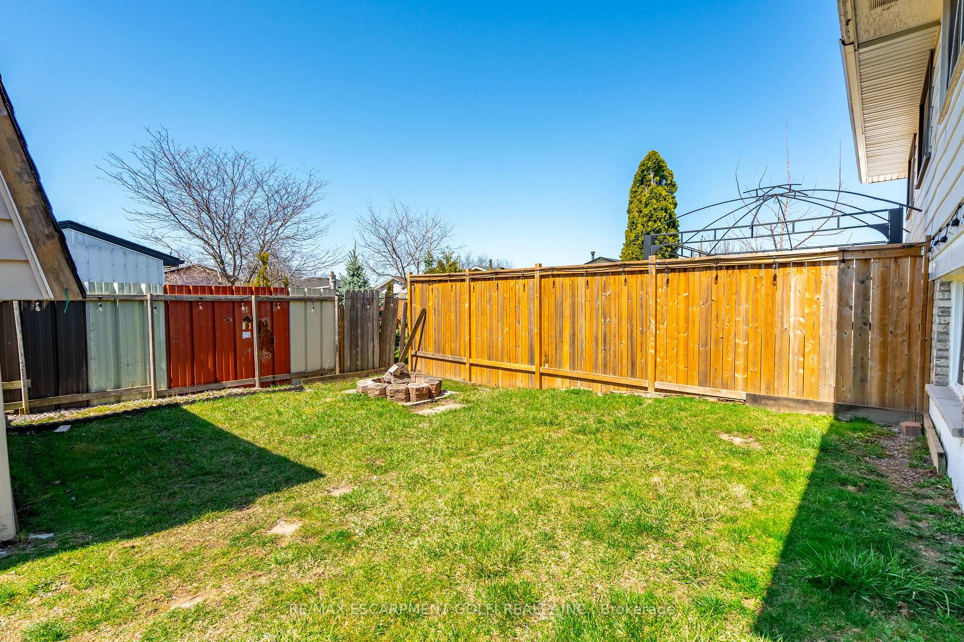 Photo 34 of 8 Canterbury Drive, St. Catharines, Oakdale — HOMEH