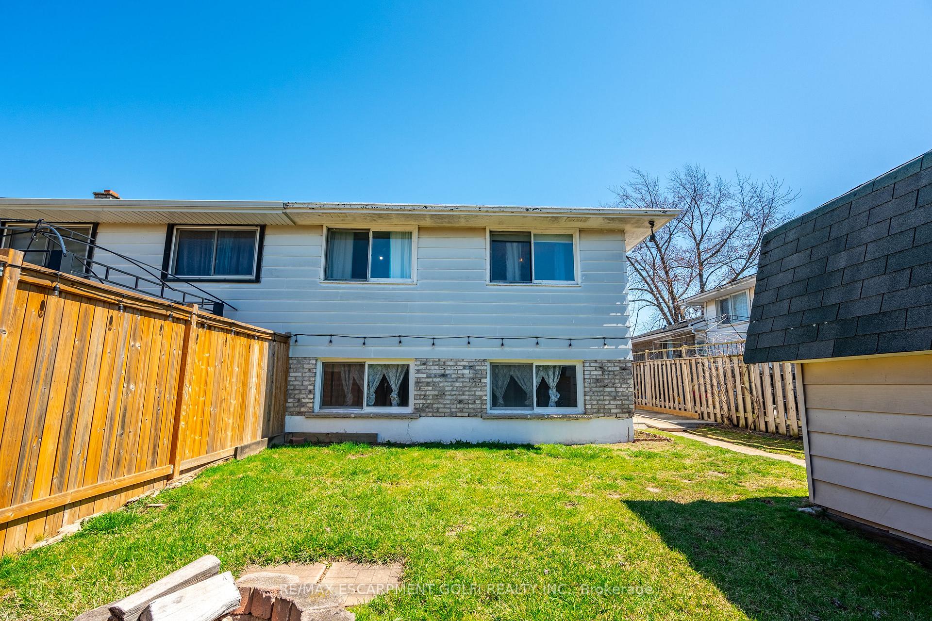 Photo 35 of 8 Canterbury Drive, St. Catharines, Oakdale — HOMEH