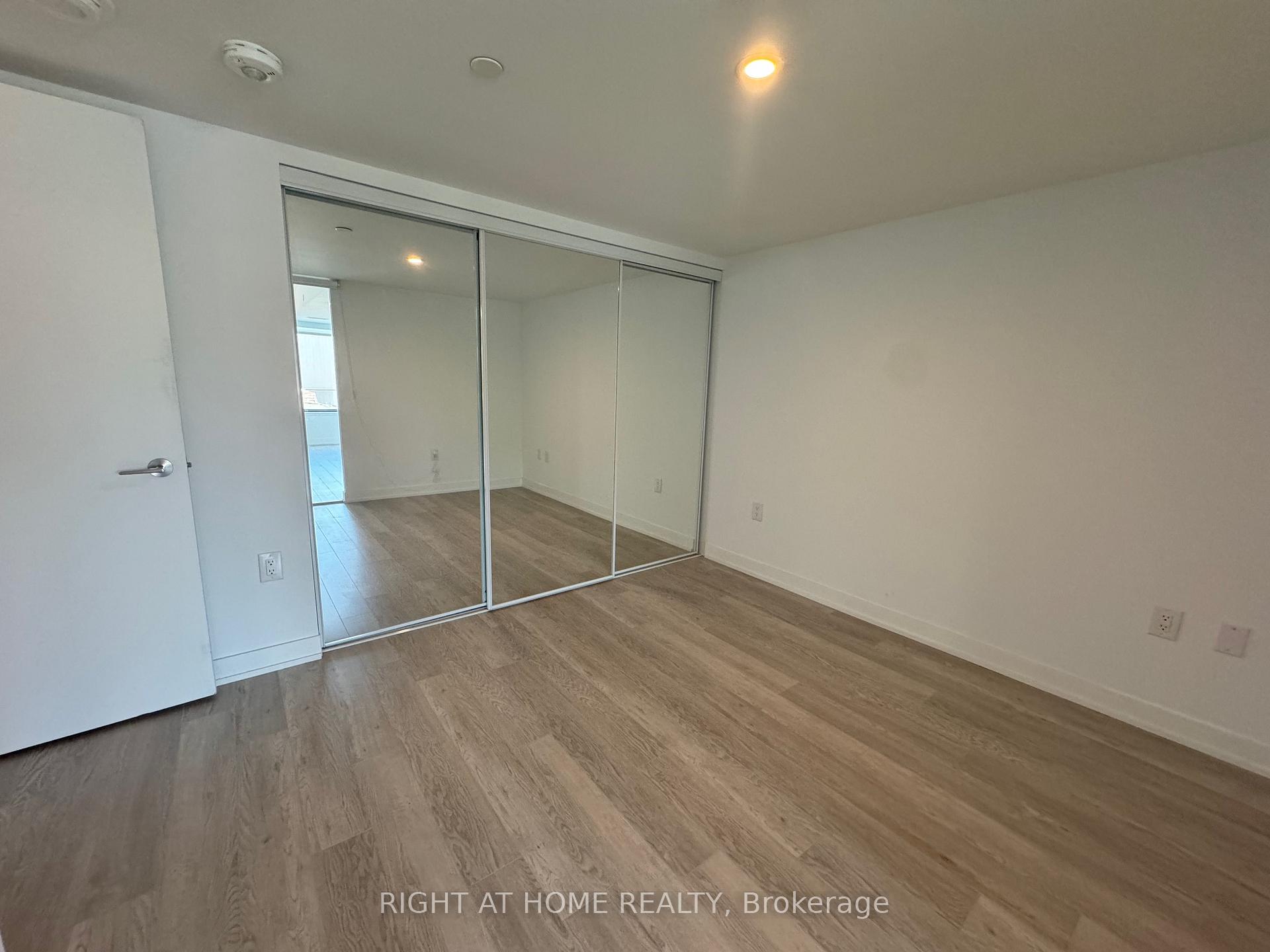 Photo 2 of Unit 311, 3 Strathgowan Avenue, Toronto, Lawrence Park South — HOMEH