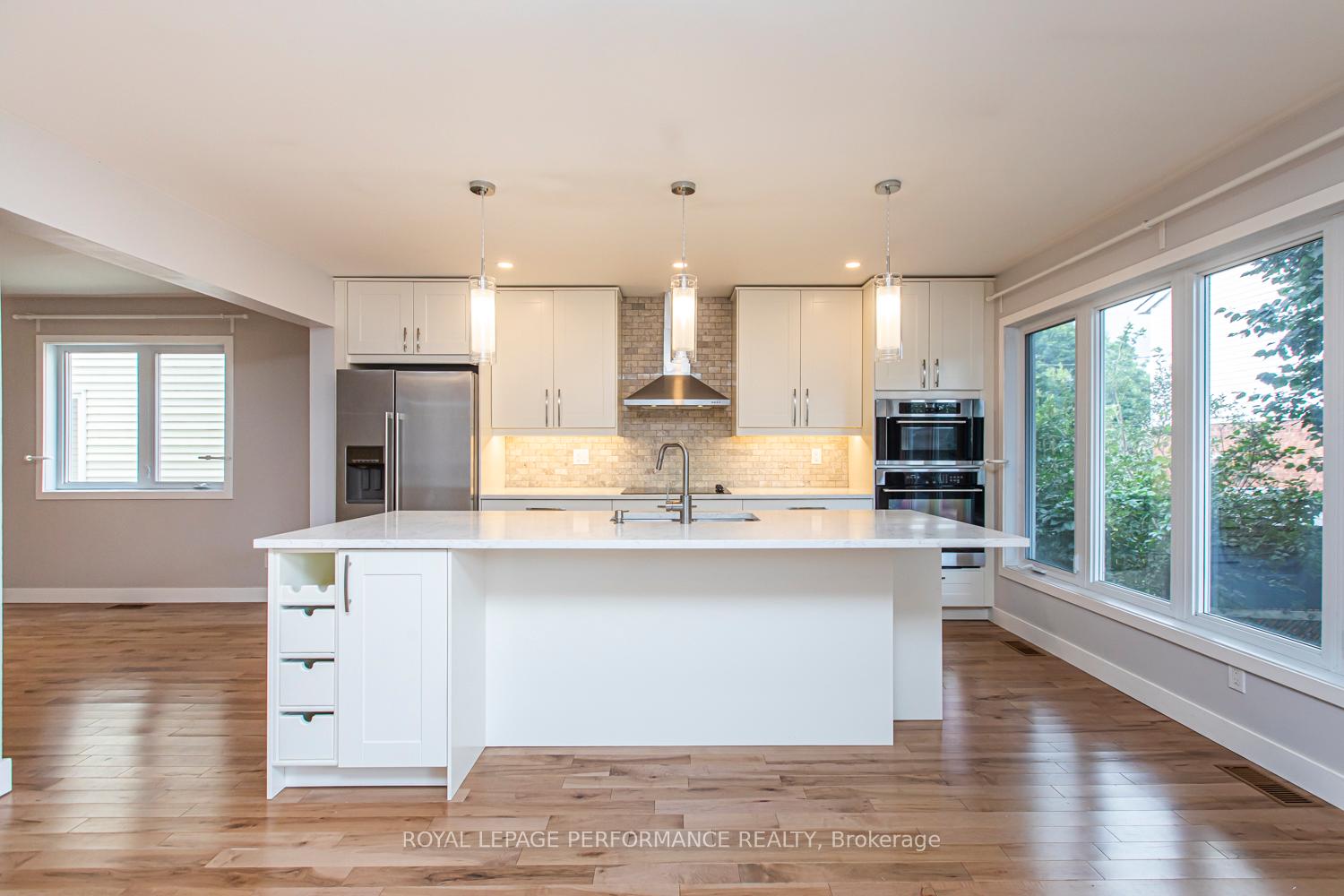 Photo 3 of 84 Lockhart Avenue N, Ottawa, Woodroffe — HOMEH