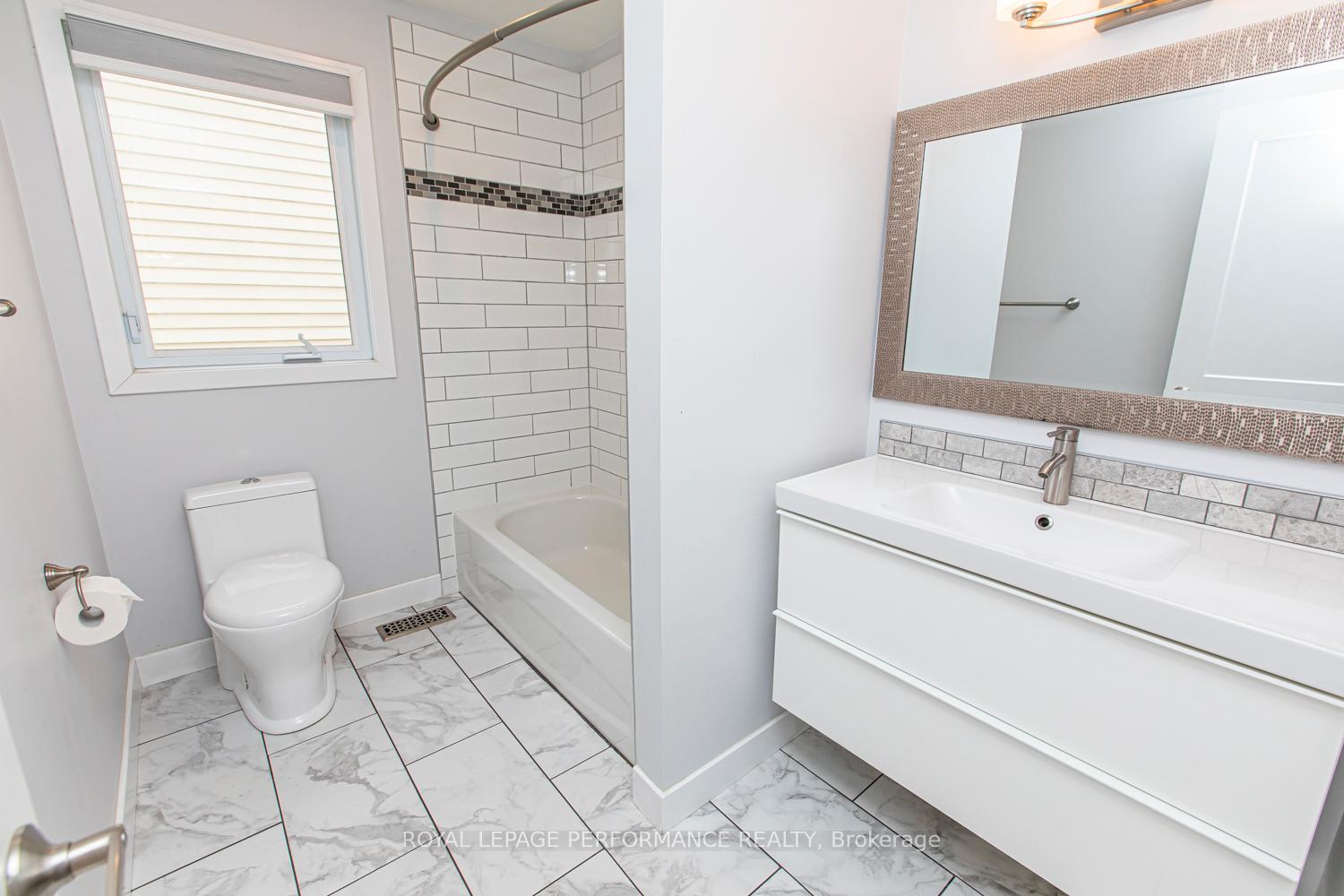 Photo 13 of 84 Lockhart Avenue N, Ottawa, Woodroffe — HOMEH
