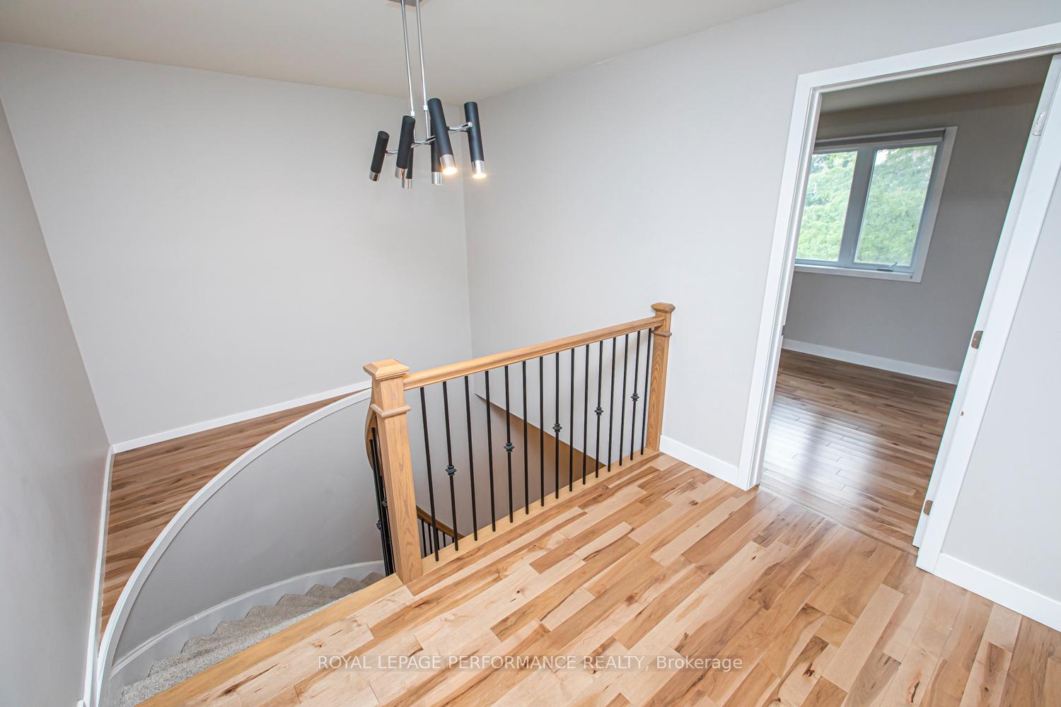Photo 8 of 84 Lockhart Avenue N, Ottawa, Woodroffe — HOMEH