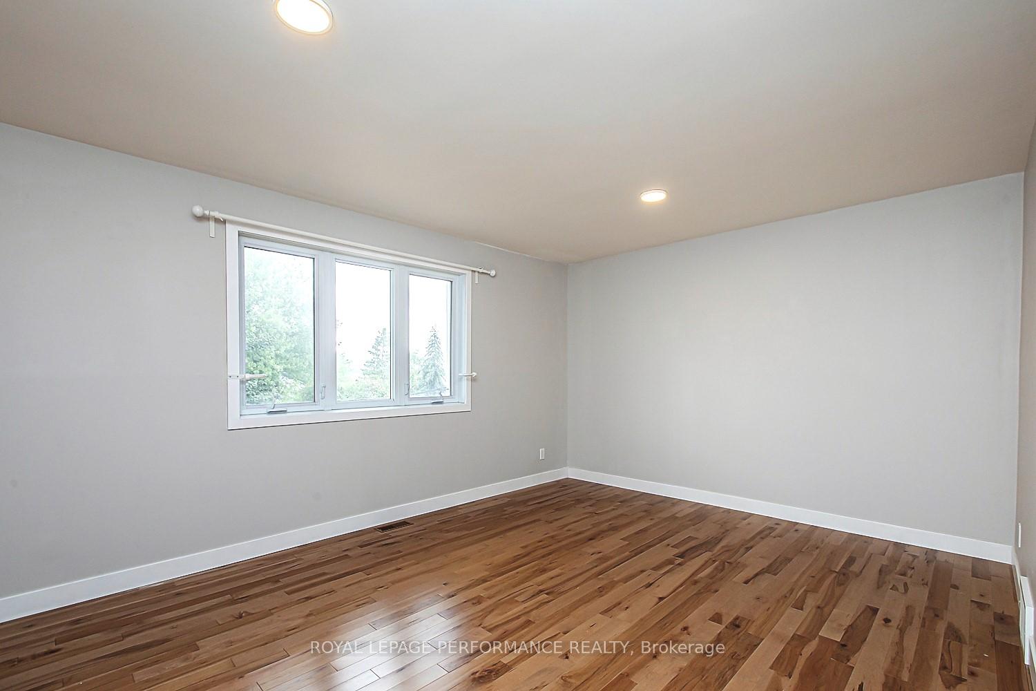 Photo 10 of 84 Lockhart Avenue N, Ottawa, Woodroffe — HOMEH