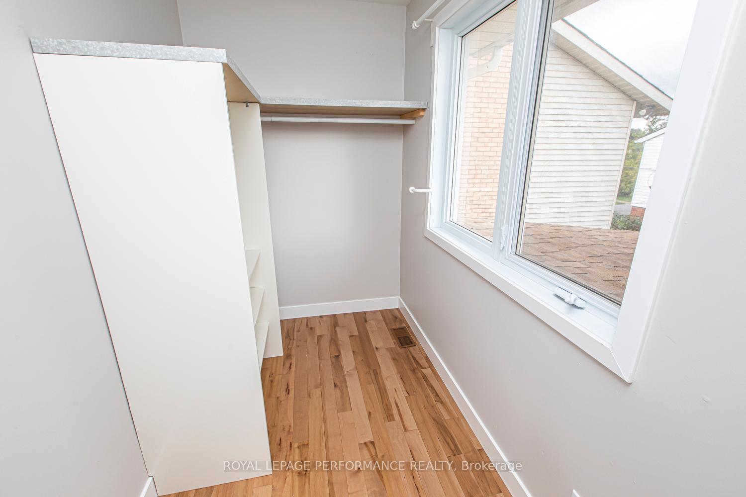Photo 12 of 84 Lockhart Avenue N, Ottawa, Woodroffe — HOMEH