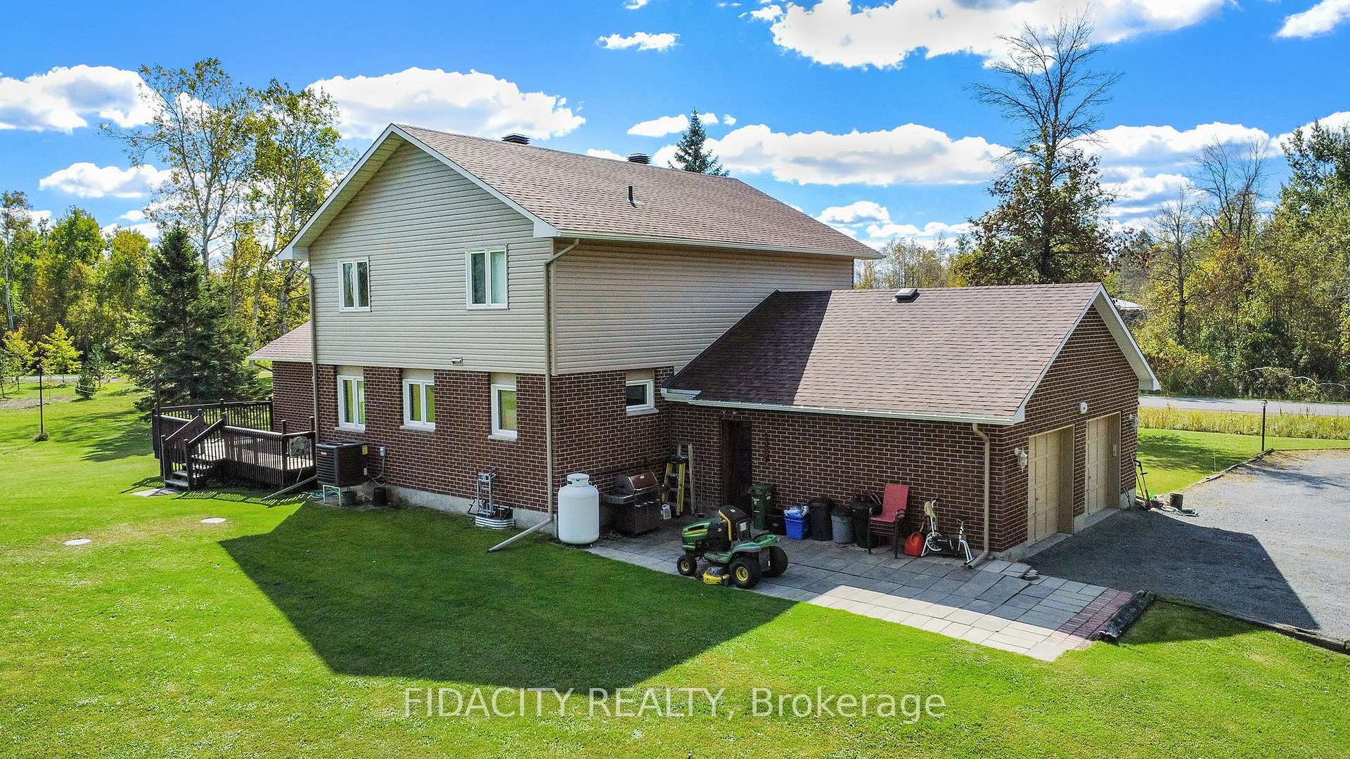 Photo 38 of 5 Rogers Creek Way, Ottawa, Btwn Franktown Rd. & Fallowfield Rd. — HOMEH