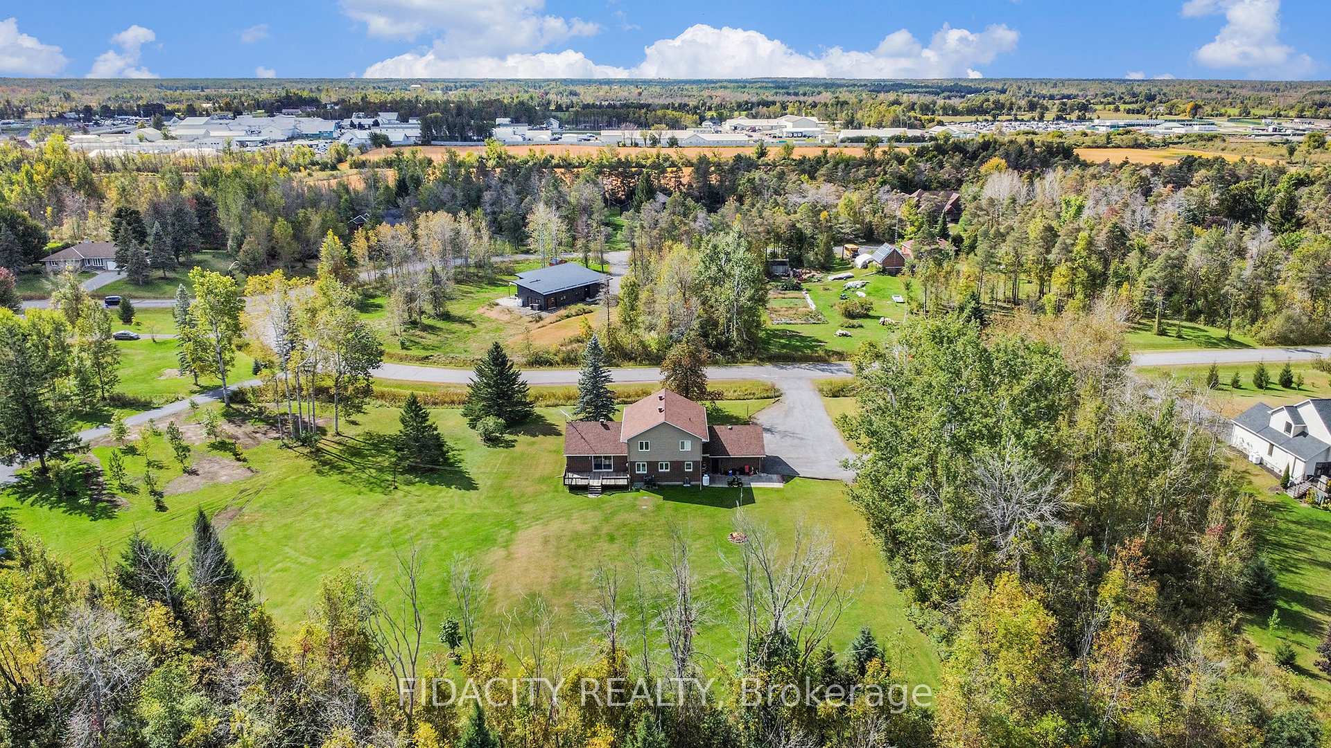 Photo 40 of 5 Rogers Creek Way, Ottawa, Btwn Franktown Rd. & Fallowfield Rd. — HOMEH